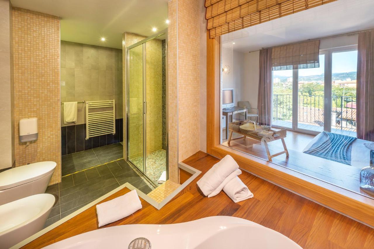 Deluxe Suite mit Whirlpool-Badewanne