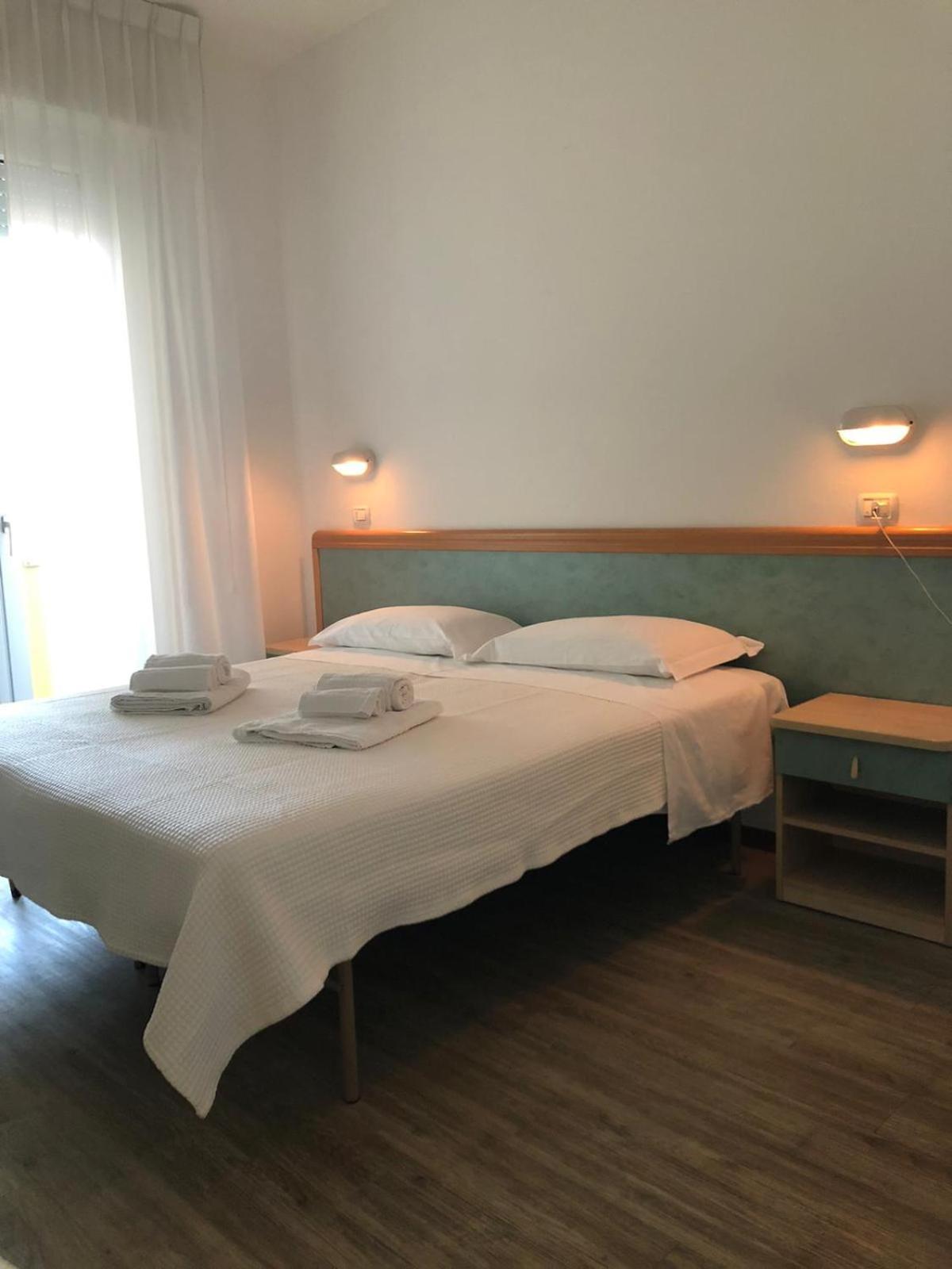 Double or Twin Room,999805092:JPEG