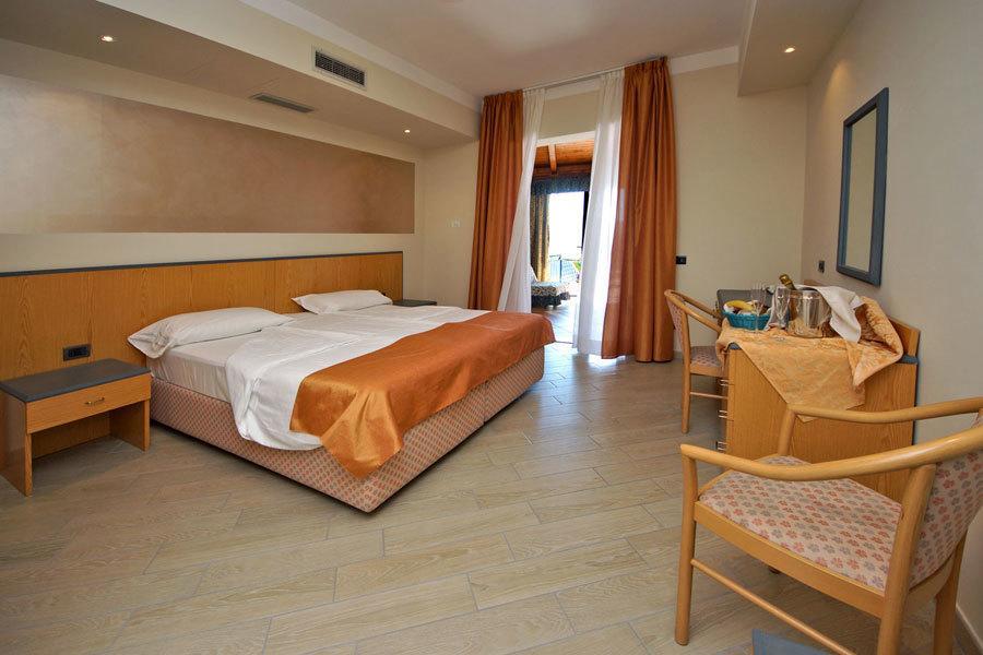 Suite with Lake View,122171161:JPEG