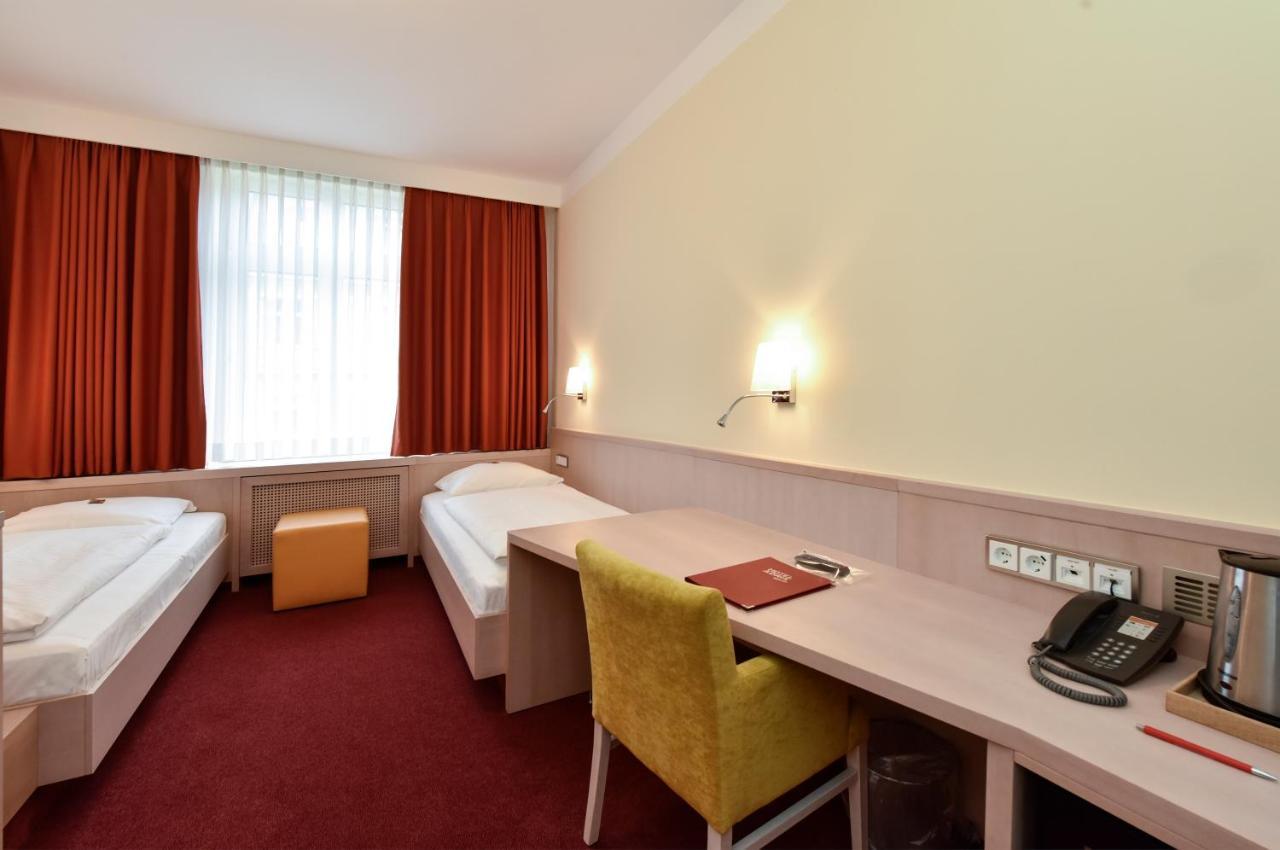 Twin Room,1233784511:JPEG