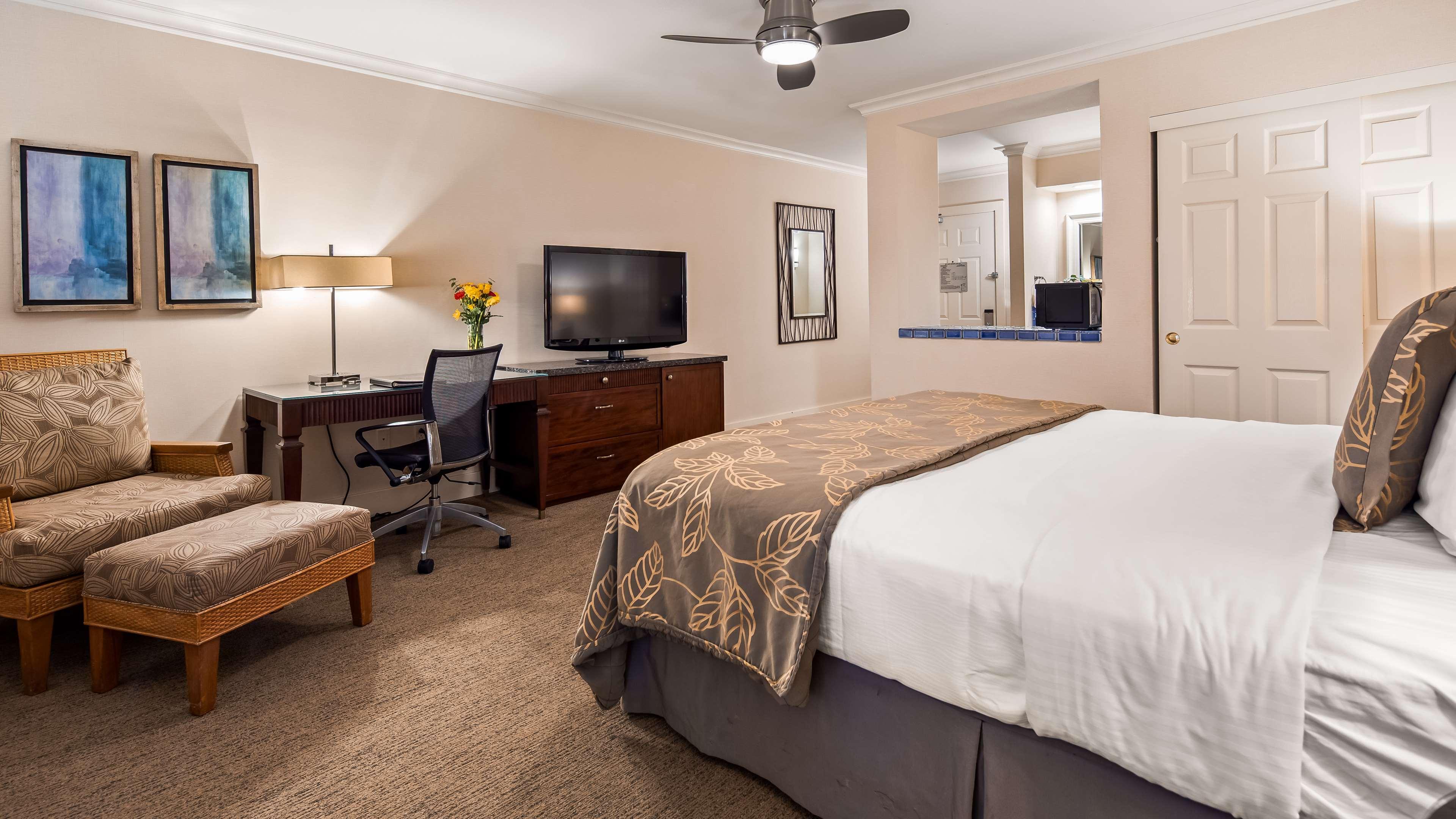 Deluxe Zimmer mit Kingsize-Bett und Wasserblick