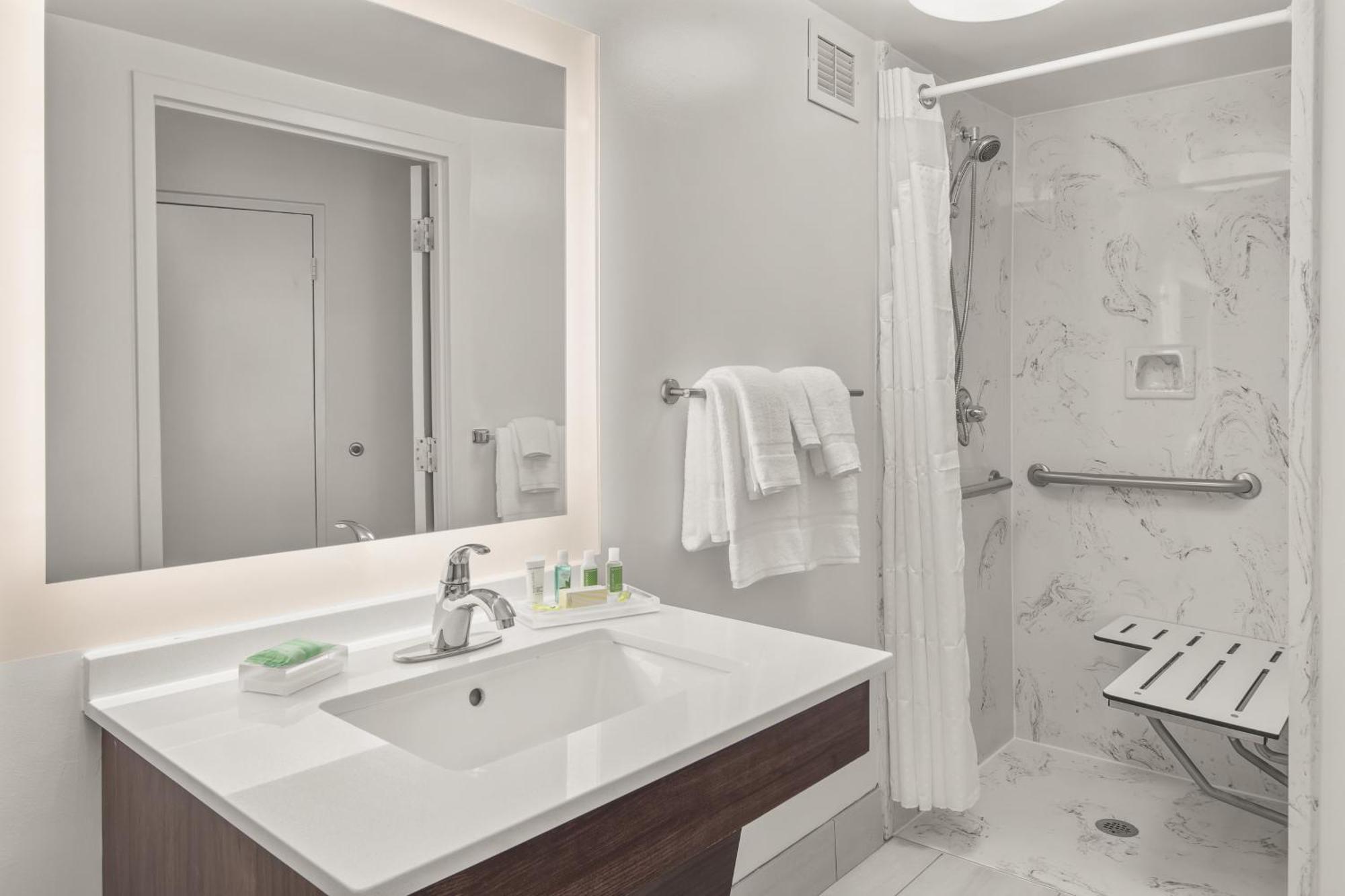 Standard Double Room with Roll In Shower - Mobility Accessible