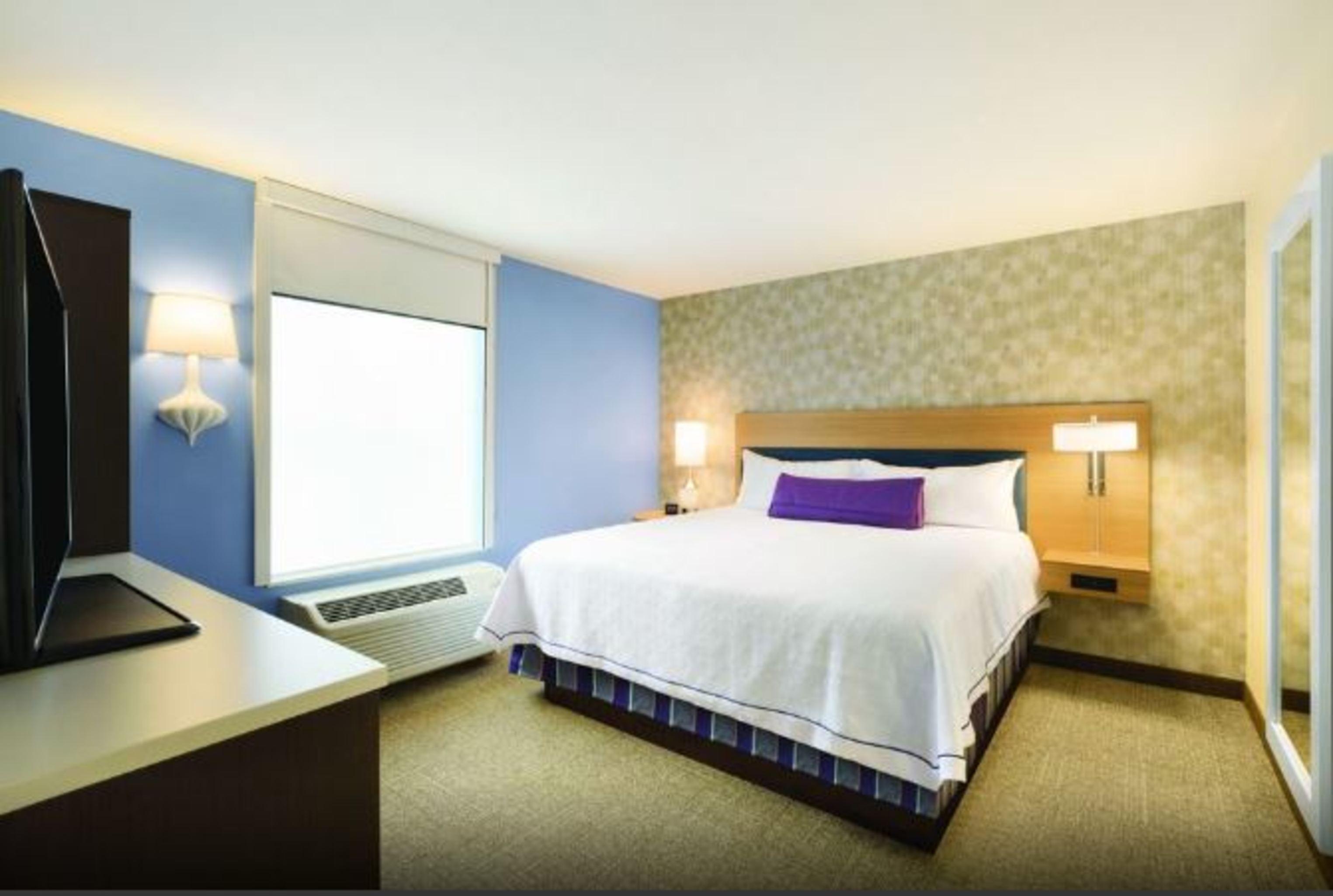 King Suite - Mobility and Hearing Access/Non-Smoking