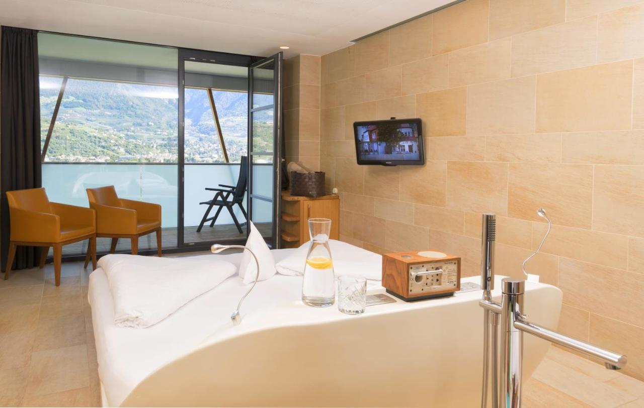 Deluxe Double Room with Bath,1387361240:JPEG