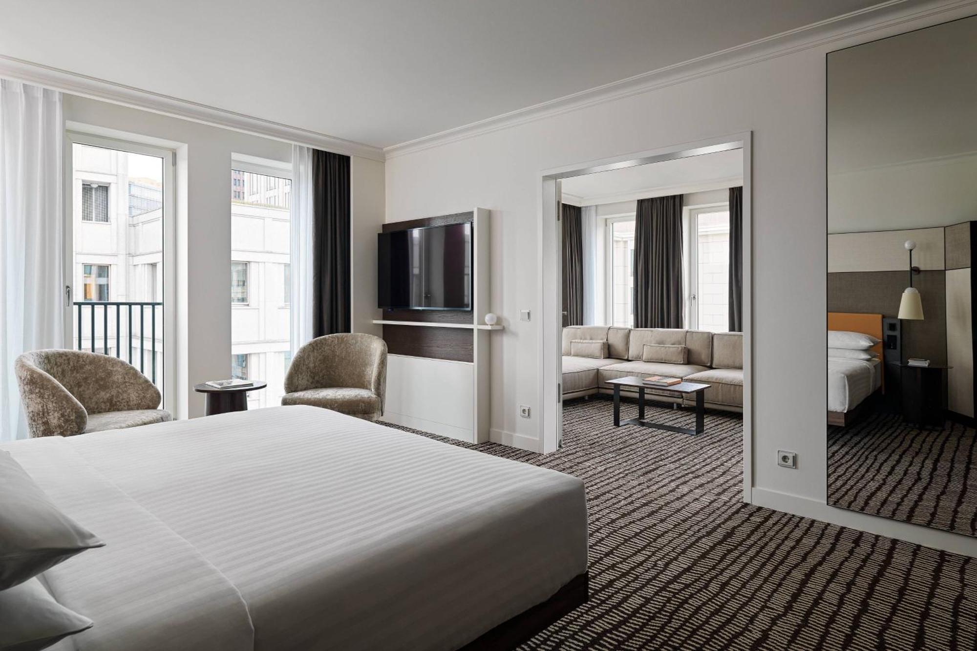 Executive Suite with Lounge Access, 1 King,1634399622:JPEG