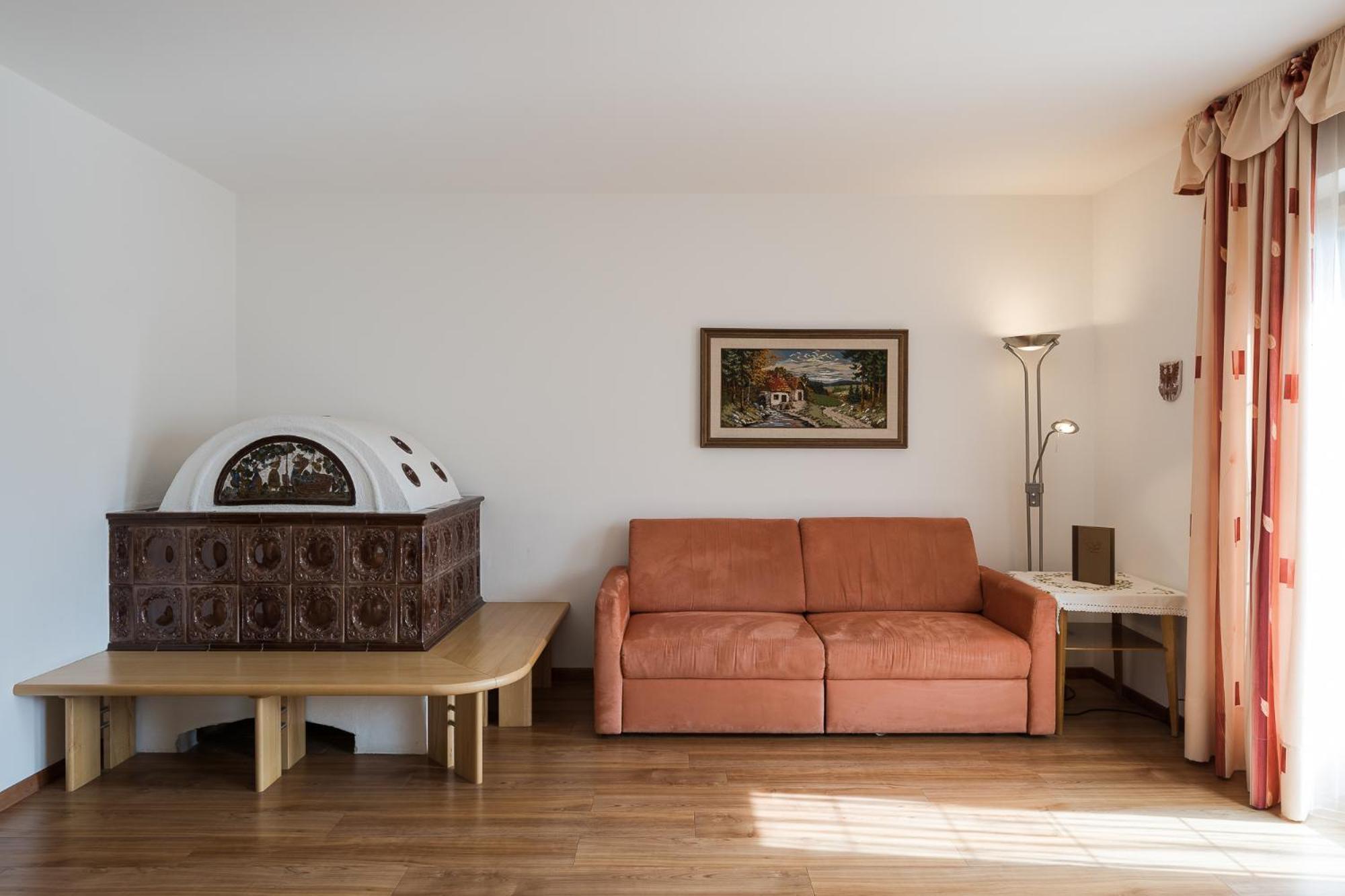 One-Bedroom Apartment Balcony,1587599319:JPEG