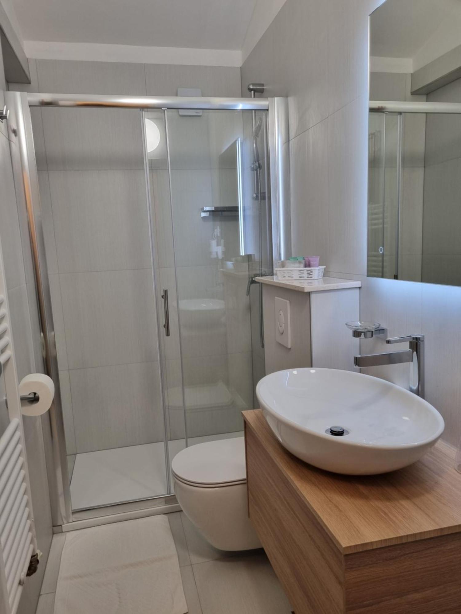 Family Room with Balcony,1622866992:JPEG