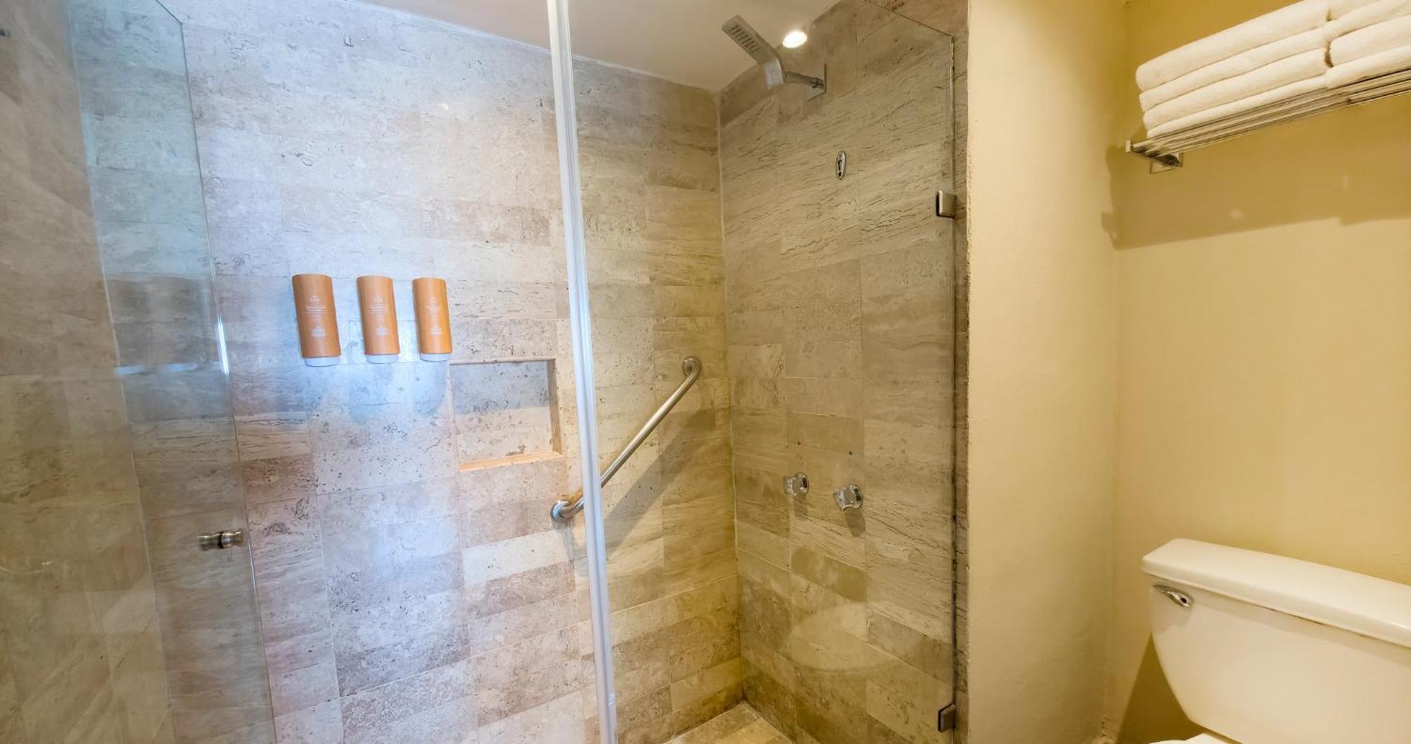 Familiensuite mit Balkon