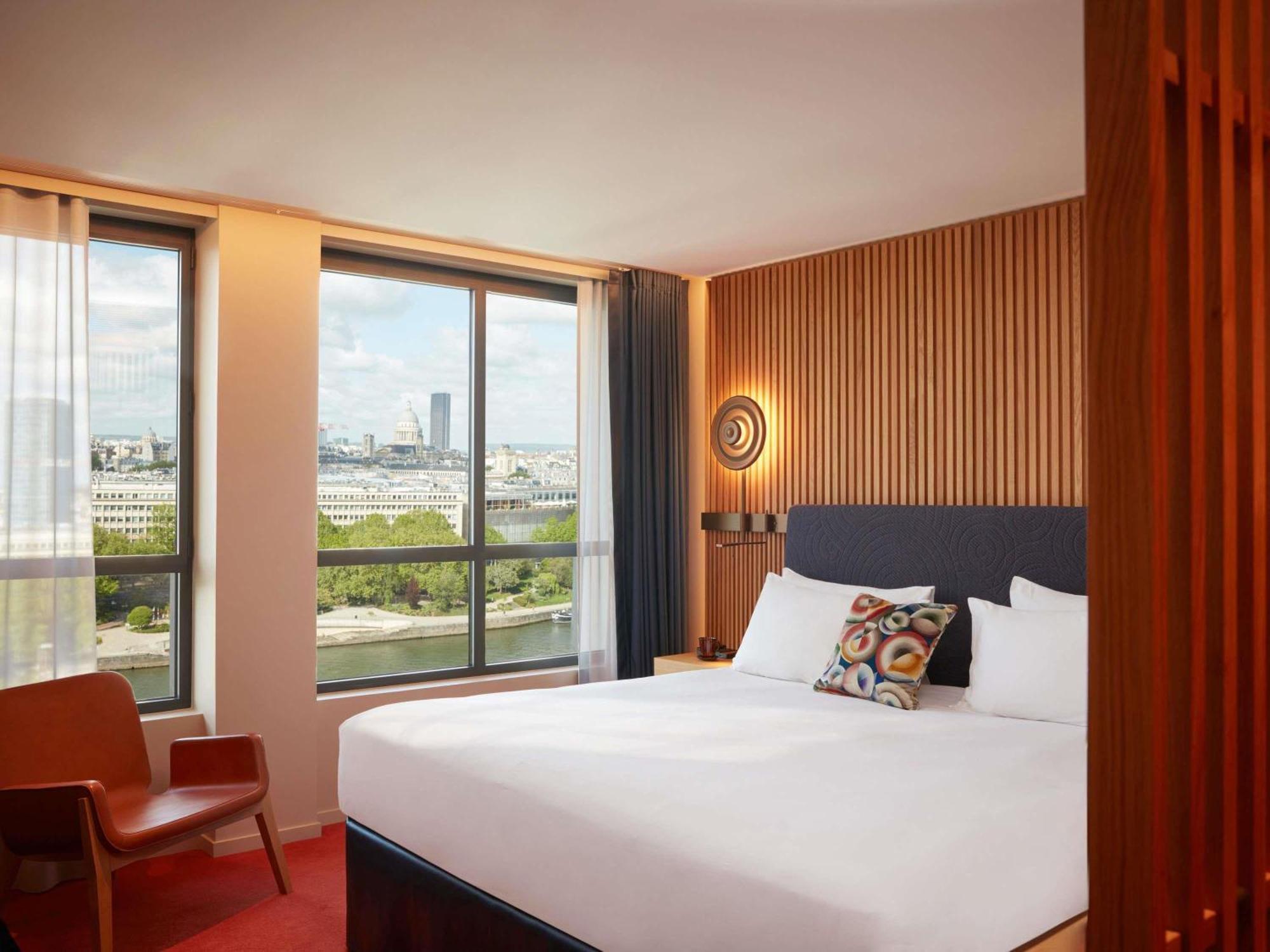 Zimmer Iconic Paris Skyline – Blick auf die Seine und den Eiffelturm