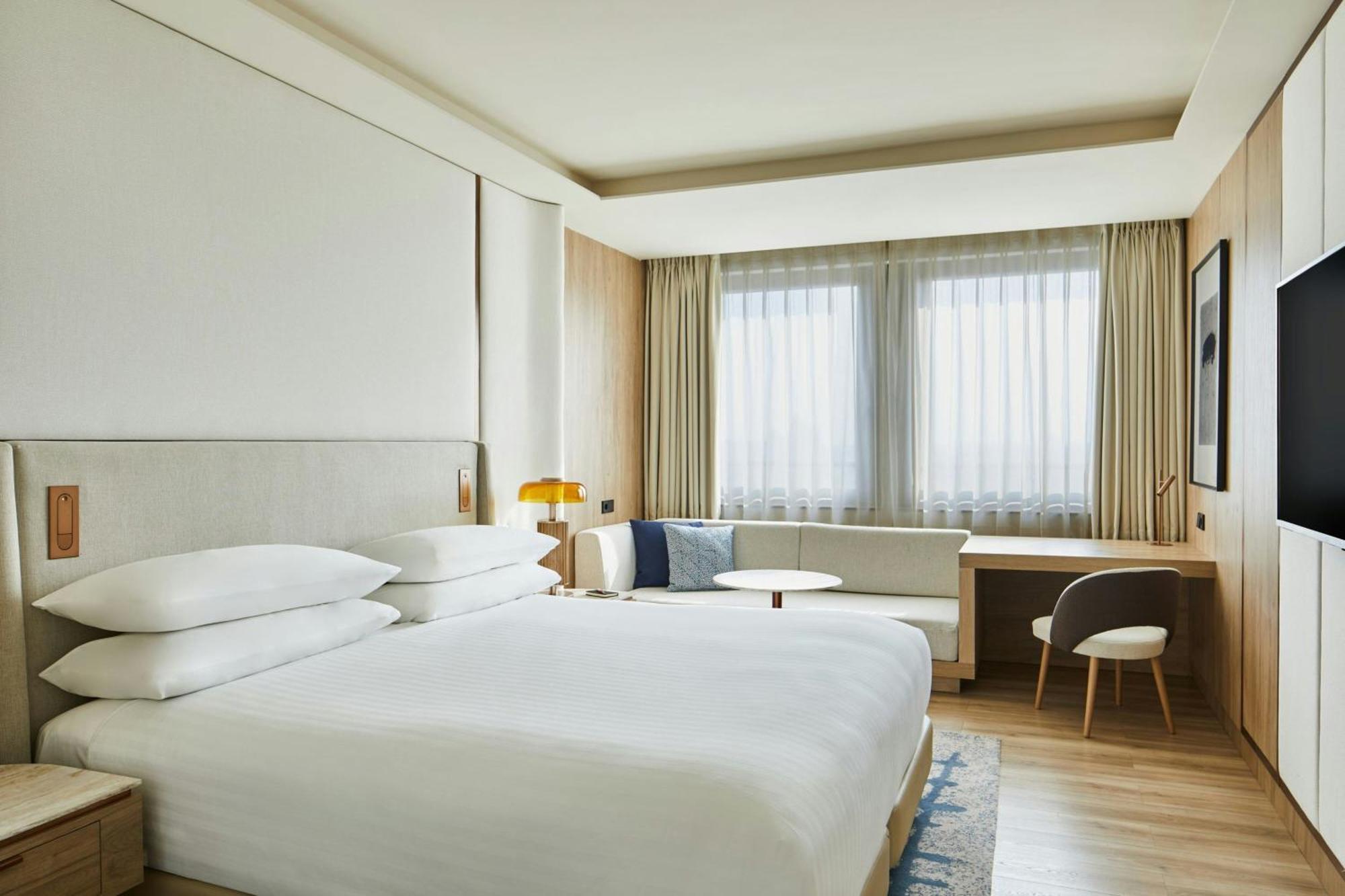 Superior King Room with City View,1729990059:JPEG