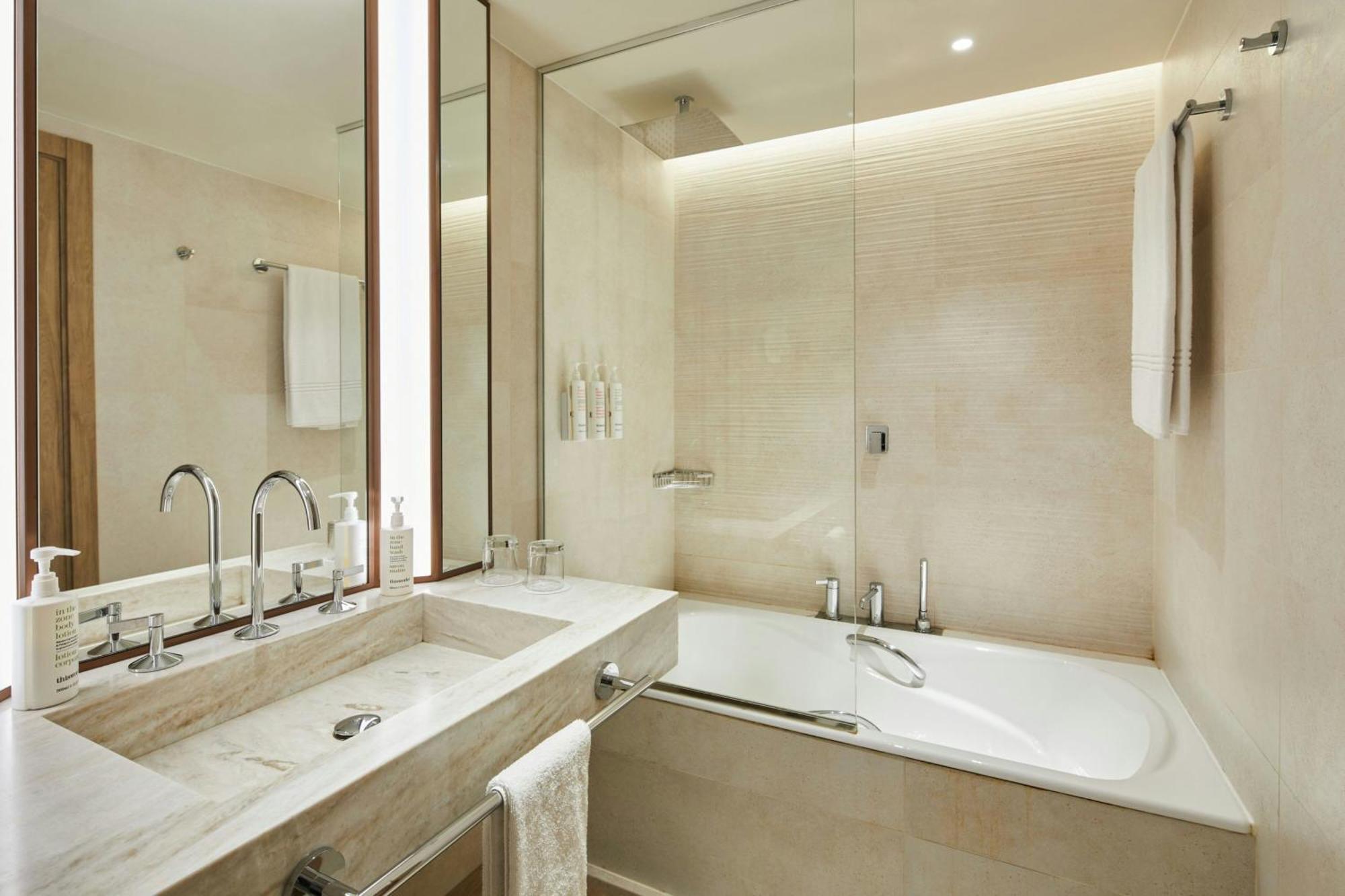 Deluxe King Room,1729990167:JPEG