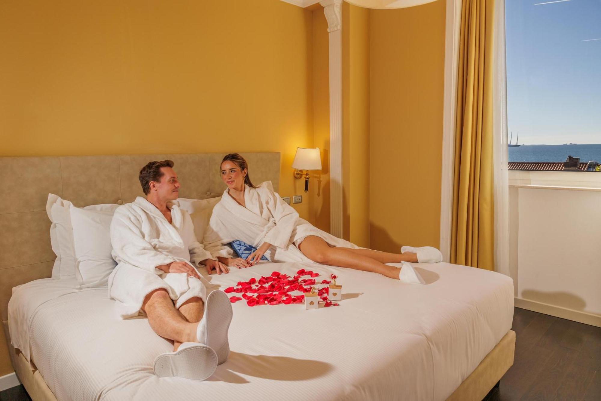 Deluxe Double Room with Sea View,1756403900:JPEG