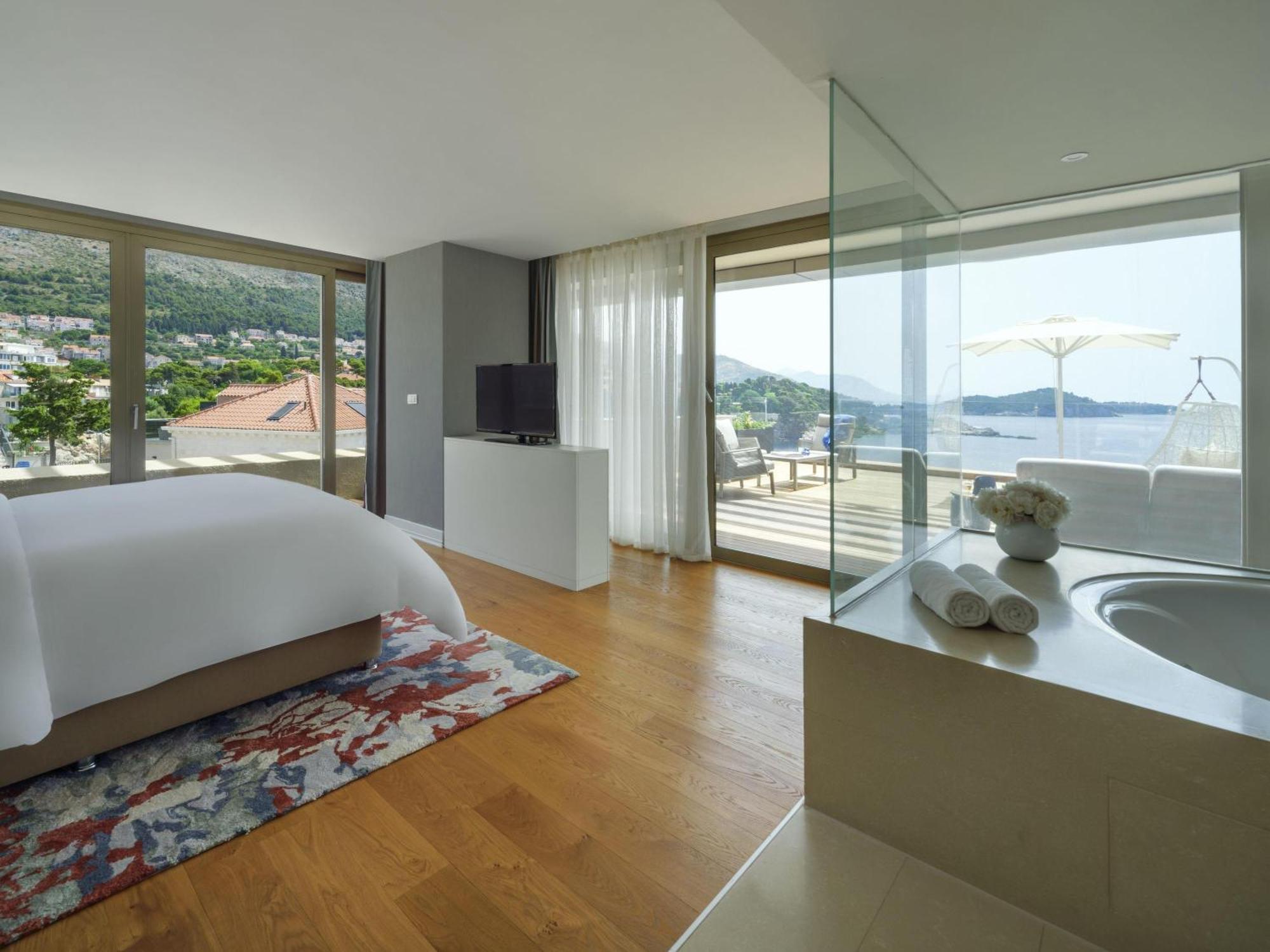 Executive Suite with Balcony and Sea View,1742621477:JPEG
