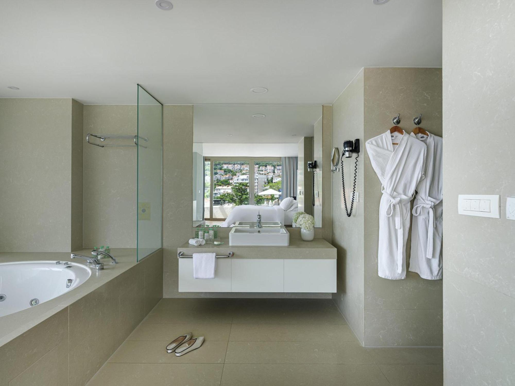 Executive Suite mit Balkon und Meerblick