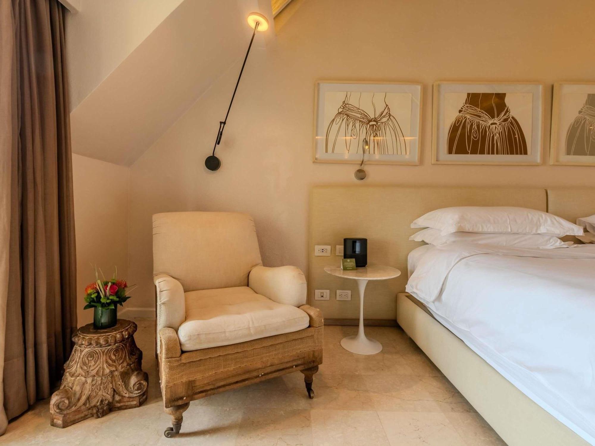 Deluxe King Room with balcony and Ocean view - High floor