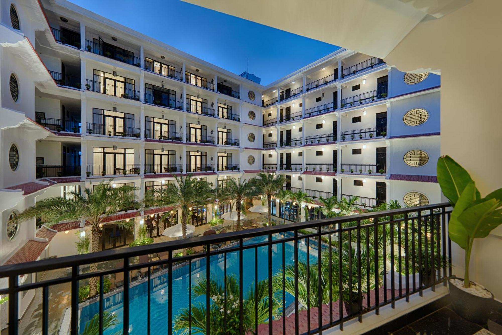 Senior Double Room with Balcony and Pool View