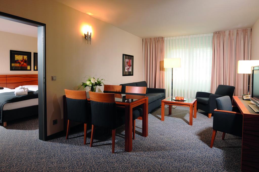 Senior Suite,1440299311:JPEG