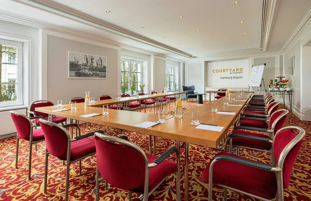 Courtyard By Marriott Hamburg Airport-1