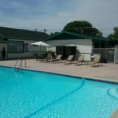Bishop Village Motel-2